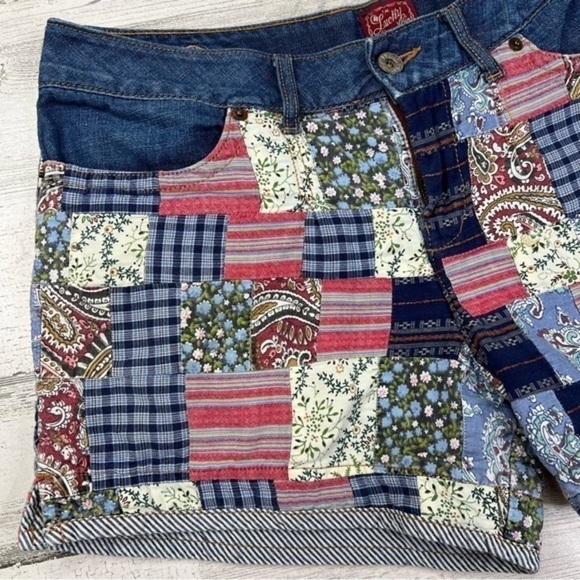 Lucky Brand quilted patchwork denim shorts - Picture 3 of 16